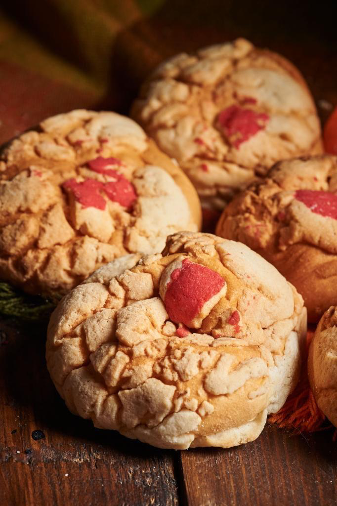 Pan dulce con cubierta rosada y azúcar