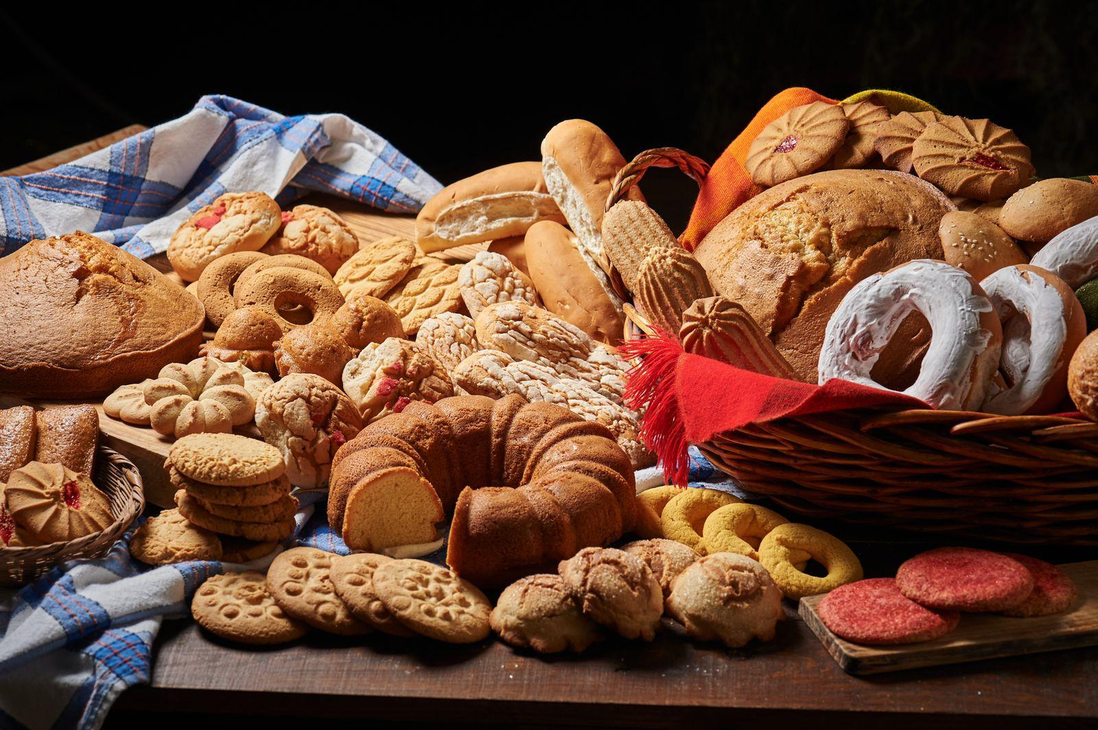 Variedad de panes tradicionales, galletas y pan dulce de Panificadora D'Ivette